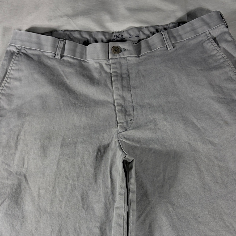 Izod mens grey Saltwater Stretch flat front 9" inseam chino shorts - size 38